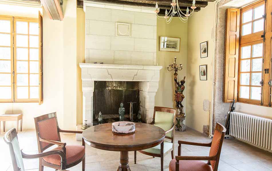 Beaux espaces intérieurs lumineux pour ces gîtes haut-de-gamme au Château de Conon